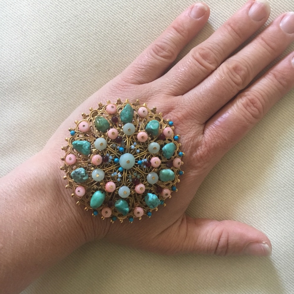 Beautiful gold & turquoise beaded pendant.